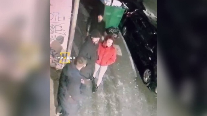В Краснодаре парень ударил ножом в шею охранника, который не пустил его в бар