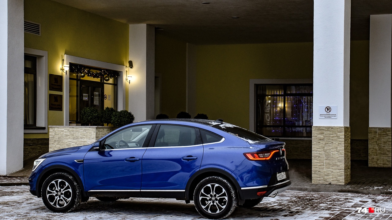 В Renault попытались совместить практичность, стиль и проходимость в относительно недорогой машине. До сих пор такие миксы были уделом премиум-сегмента В Renault попытались совместить практичность, стиль и проходимость в относительно недорогой машине. До сих пор такие миксы были уделом премиум-сегмента