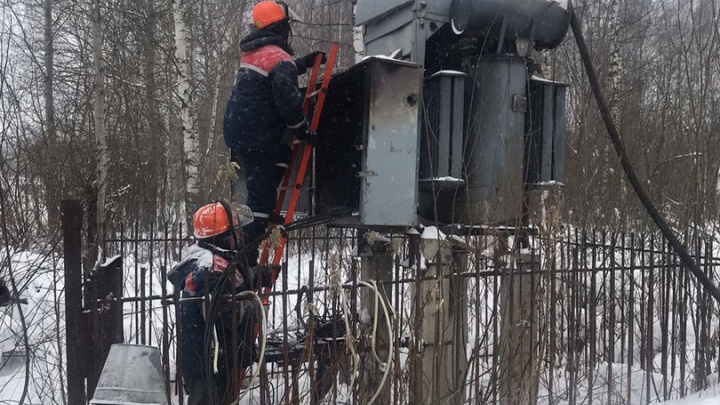 «Будет отключение»: что происходит в поселке под Ярославлем, где сгорела электрическая подстанция