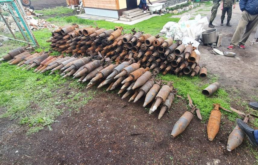 В гараже на Урале обнаружили больше тысячи снарядов и гранат