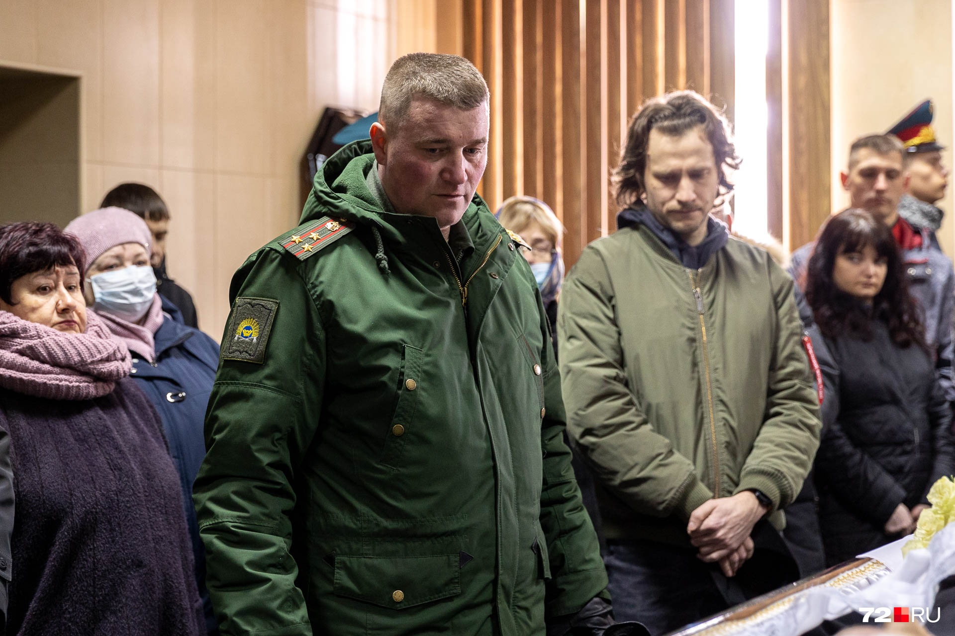 Мужчины едва сдерживали слезы Мужчины едва сдерживали слезы