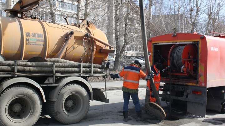 В Екатеринбурге есть 300 мест, где возможны потопы: коммунальщики начали чистку ливневок