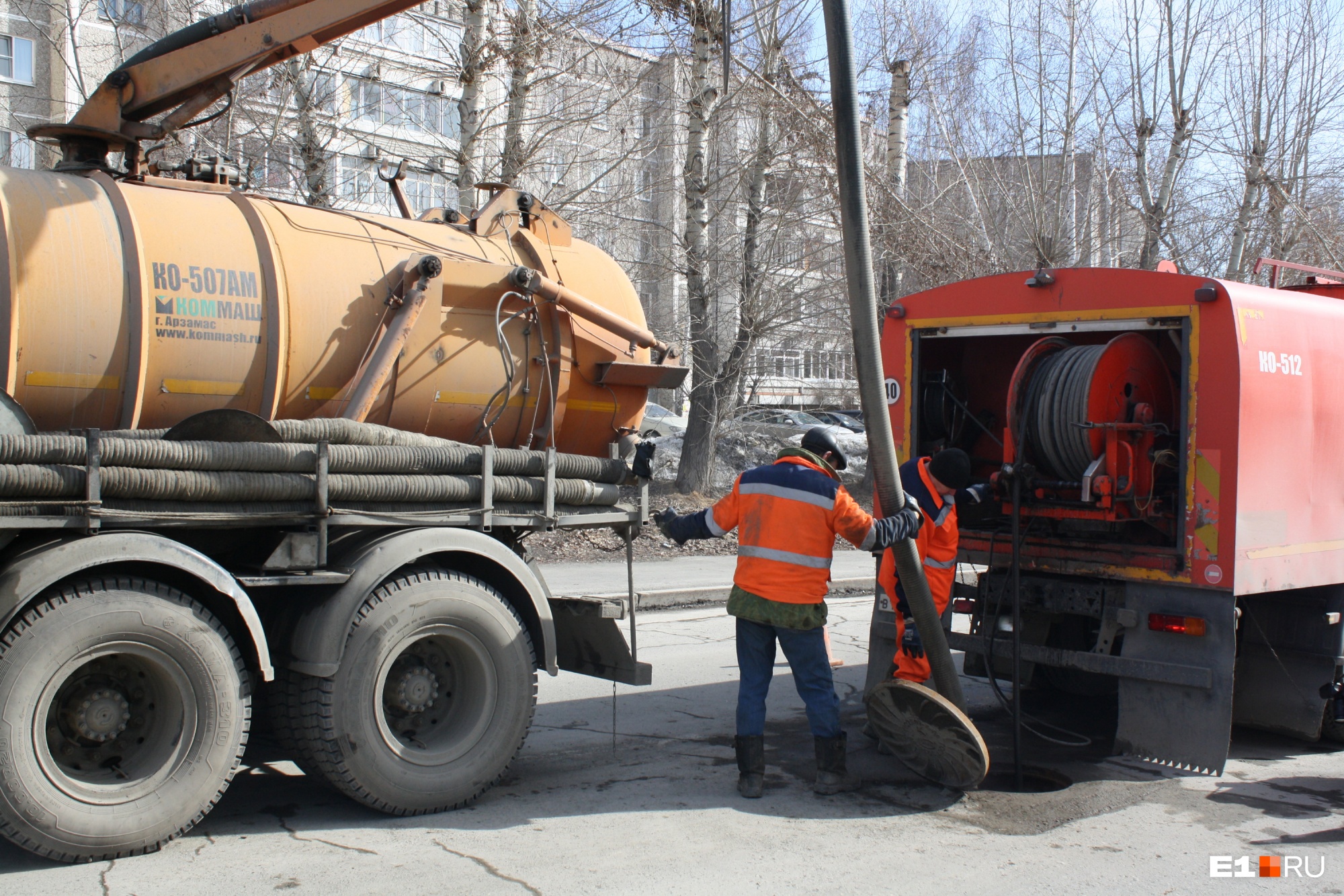 В Екатеринбурге есть 300 мест, где возможны потопы: коммунальщики начали чистку ливневок