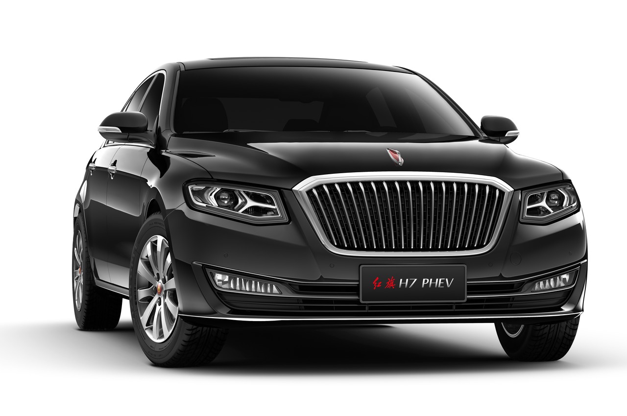 Hongqi H7 огромен: длина составляет 5095 мм, то есть на уровне BMW 7. Платформа — заднеприводная Hongqi H7 огромен: длина составляет 5095 мм, то есть на уровне BMW 7. Платформа — заднеприводная