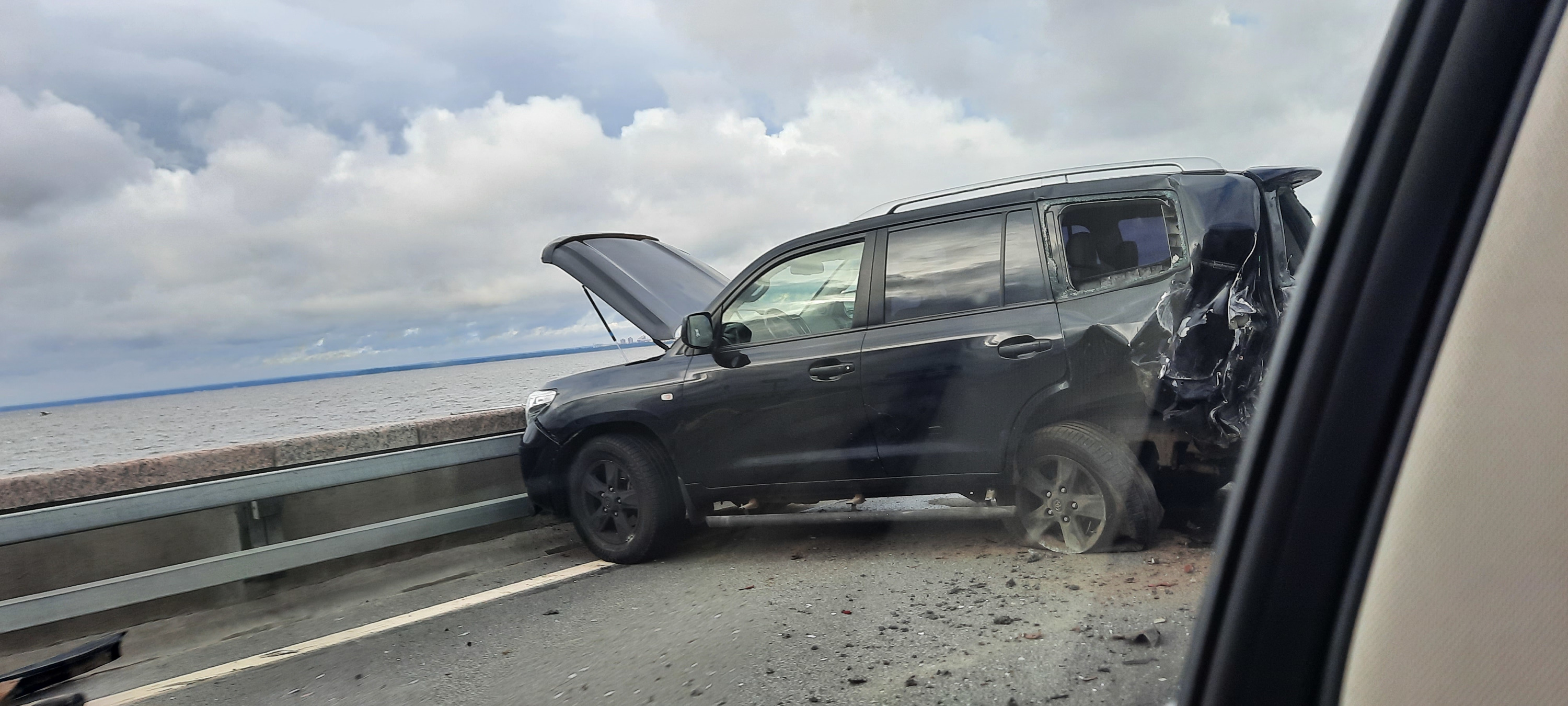 Дтп в кронштадте сегодня. Авария на каде на дамбе. Авария на дамбе Кронштадт.