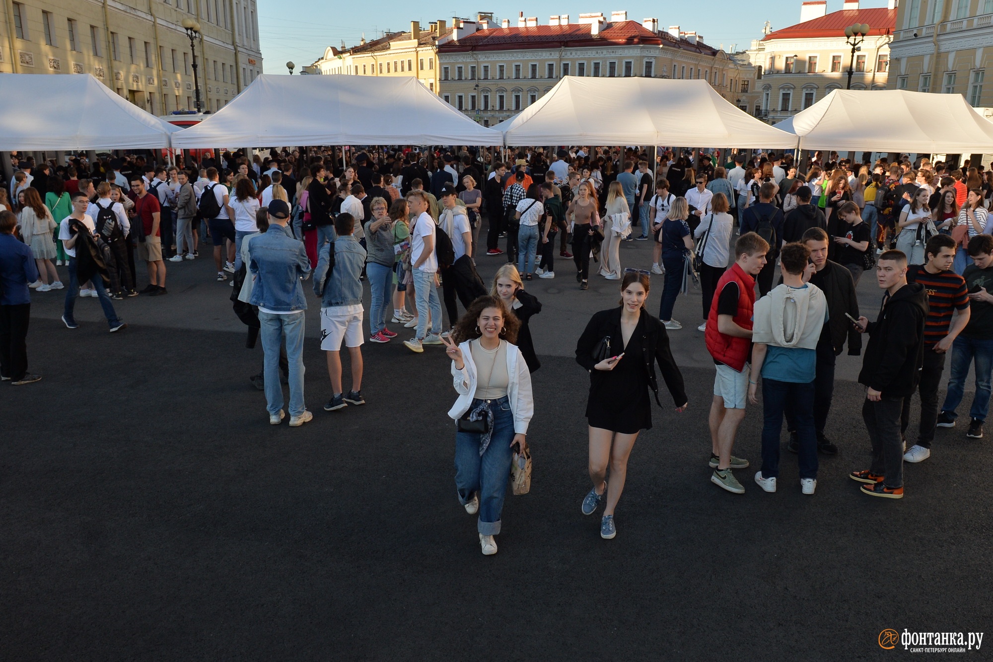 Петербург праздник. Алые паруса в Питере 2022. Выпускной в Питере. Алые паруса 2022 выпускники. Алые паруса выпускной 2022.