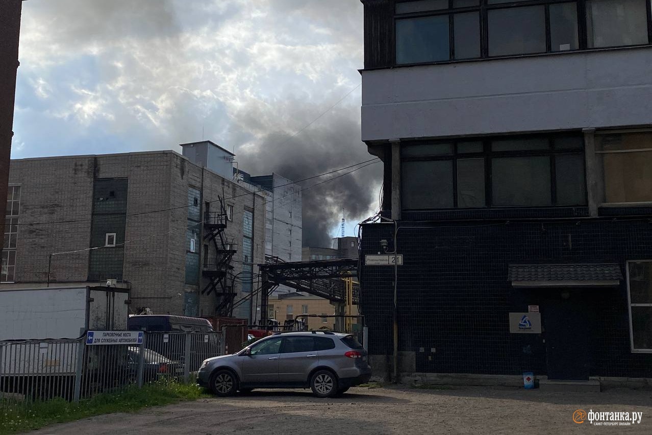 Пожар в красном селе. Пожар в городе. Пожар в здании. Красный треугольник. Красный треугольник пожар.