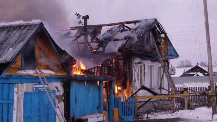 Свердловский пожарный в свой выходной спас женщину, попавшую в огненную ловушку