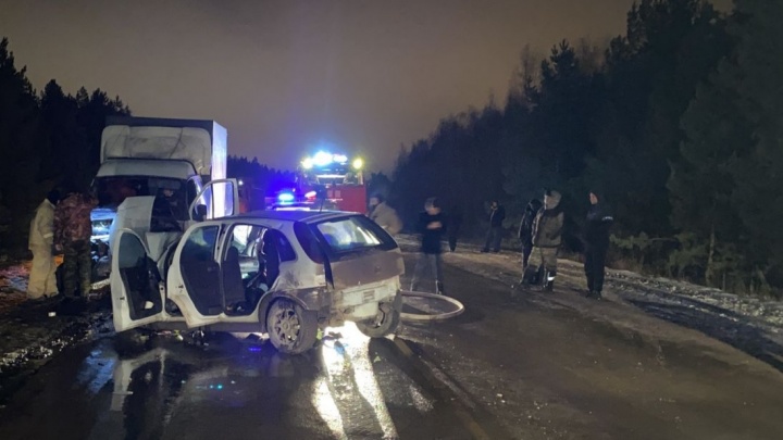 «Водителя "Газели" зажало в салоне»: в Башкирии «Опель Корса» столкнулась с грузовиком