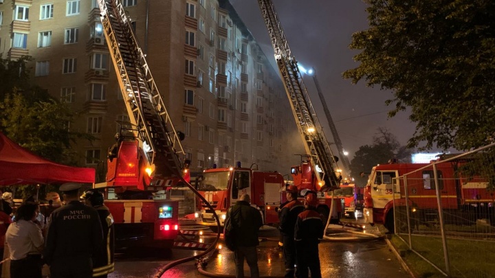 Удалось спасти одного человека: пожар в многоэтажке на Ленинском проспекте тушили 142 человека