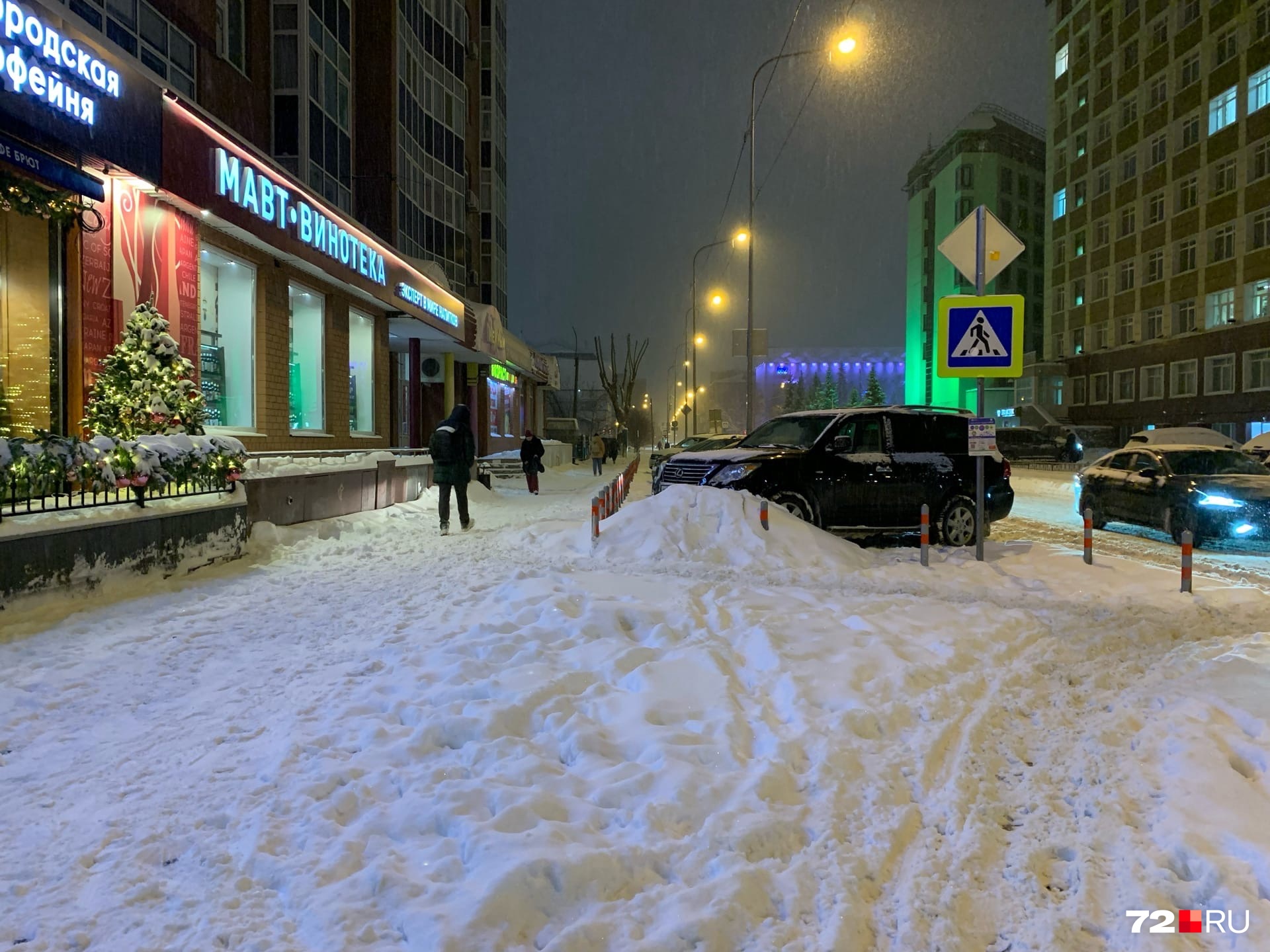 На улице Советской расчистили проезжую часть, а про тротуары как будто немного забыли