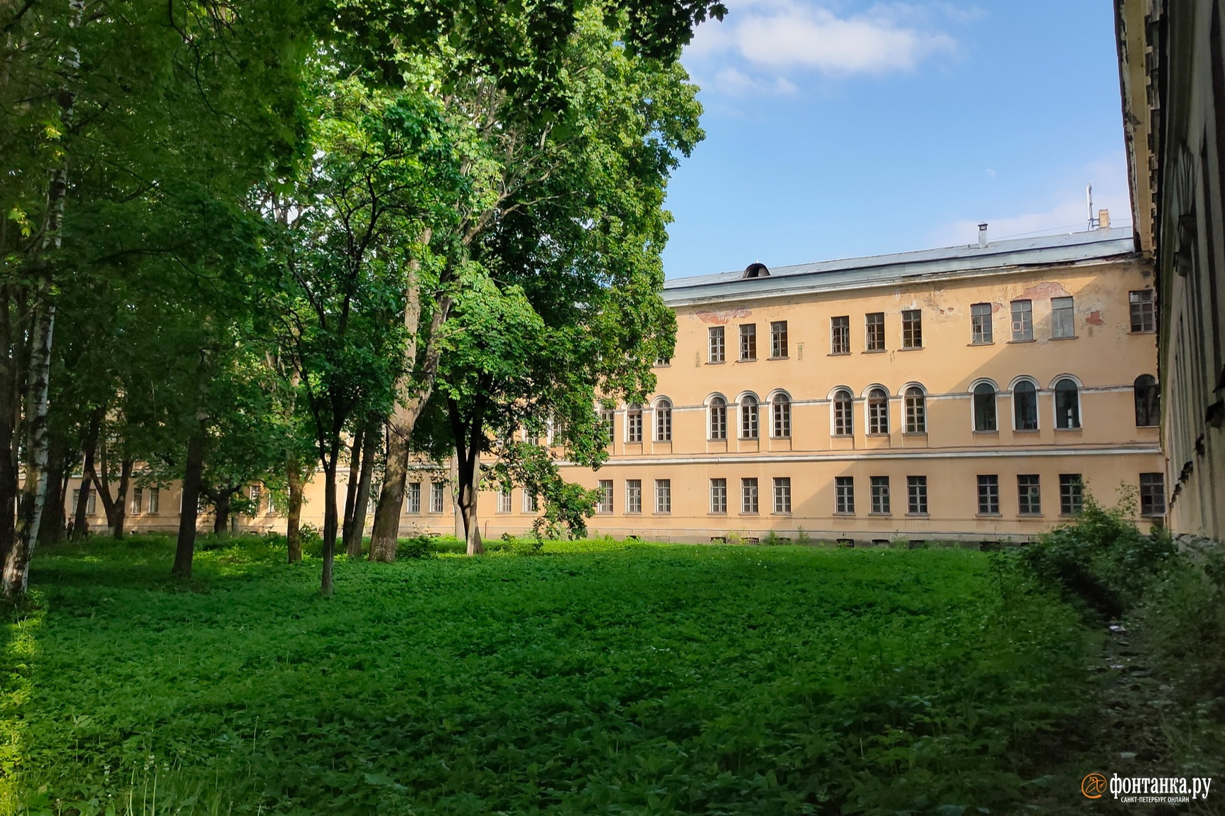 Закрытый 10. Зеленый дворец СПБ. Закрытый сад за Таврическим дворцом. Зеленые локации в СПБ. Сад Мариинского дворца.