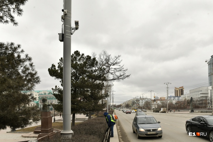 На главном проспекте Екатеринбурга установили новый комплекс фотофиксации На главном проспекте Екатеринбурга установили новый комплекс фотофиксации