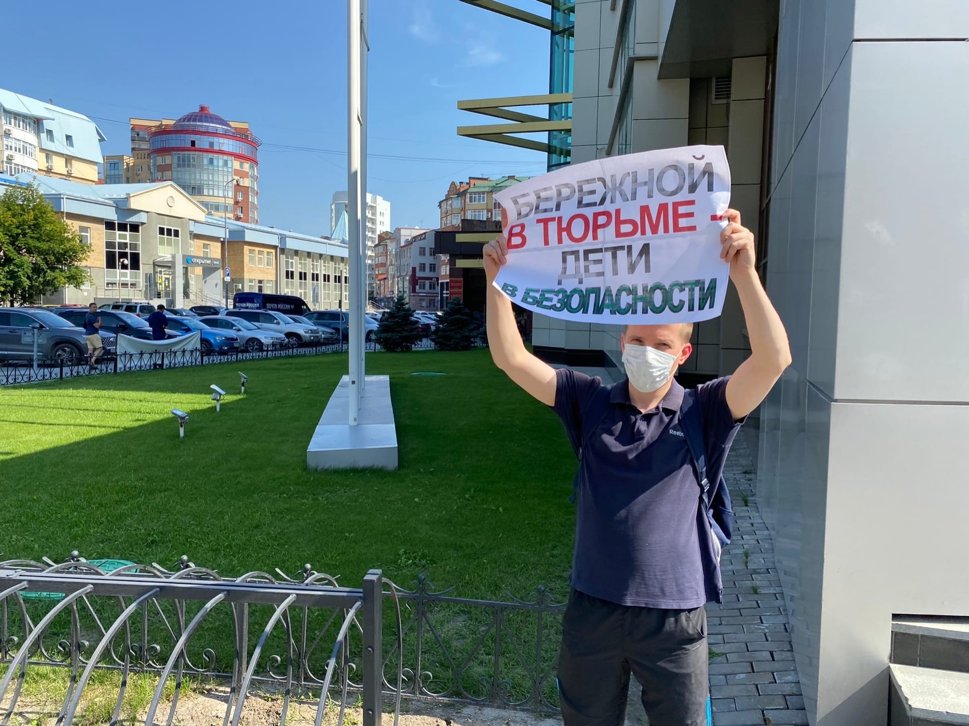 Этот мужчина стоял около улицы Советской Этот мужчина стоял около улицы Советской