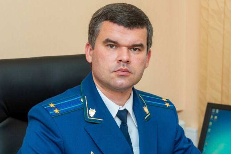 Денис Ситников заместителем прокурора Челябинской области стал в июле 2021 года. Родом он из Кургана