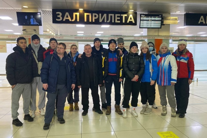 Челябинские конькобежцы после прилета в аэропорту Кольцово Челябинские конькобежцы после прилета в аэропорту Кольцово