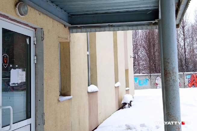 Скорая дежурила рядом со входом в клуб Скорая дежурила рядом со входом в клуб