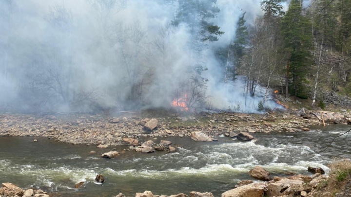 Лесной пожар на Айгире в Башкирии: огонь охватил более четырех гектаров территории
