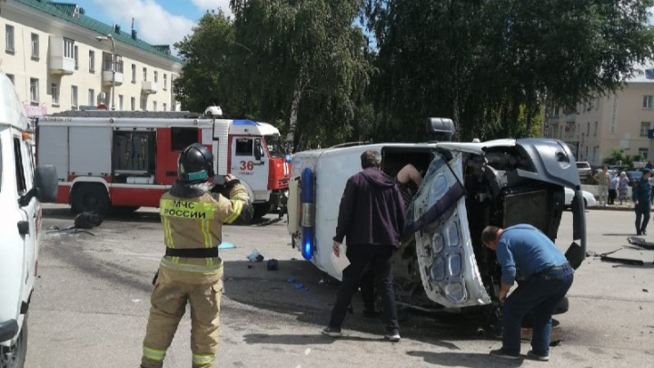 В Башкирии машина скорой перевернулась по пути на вызов к ДТП