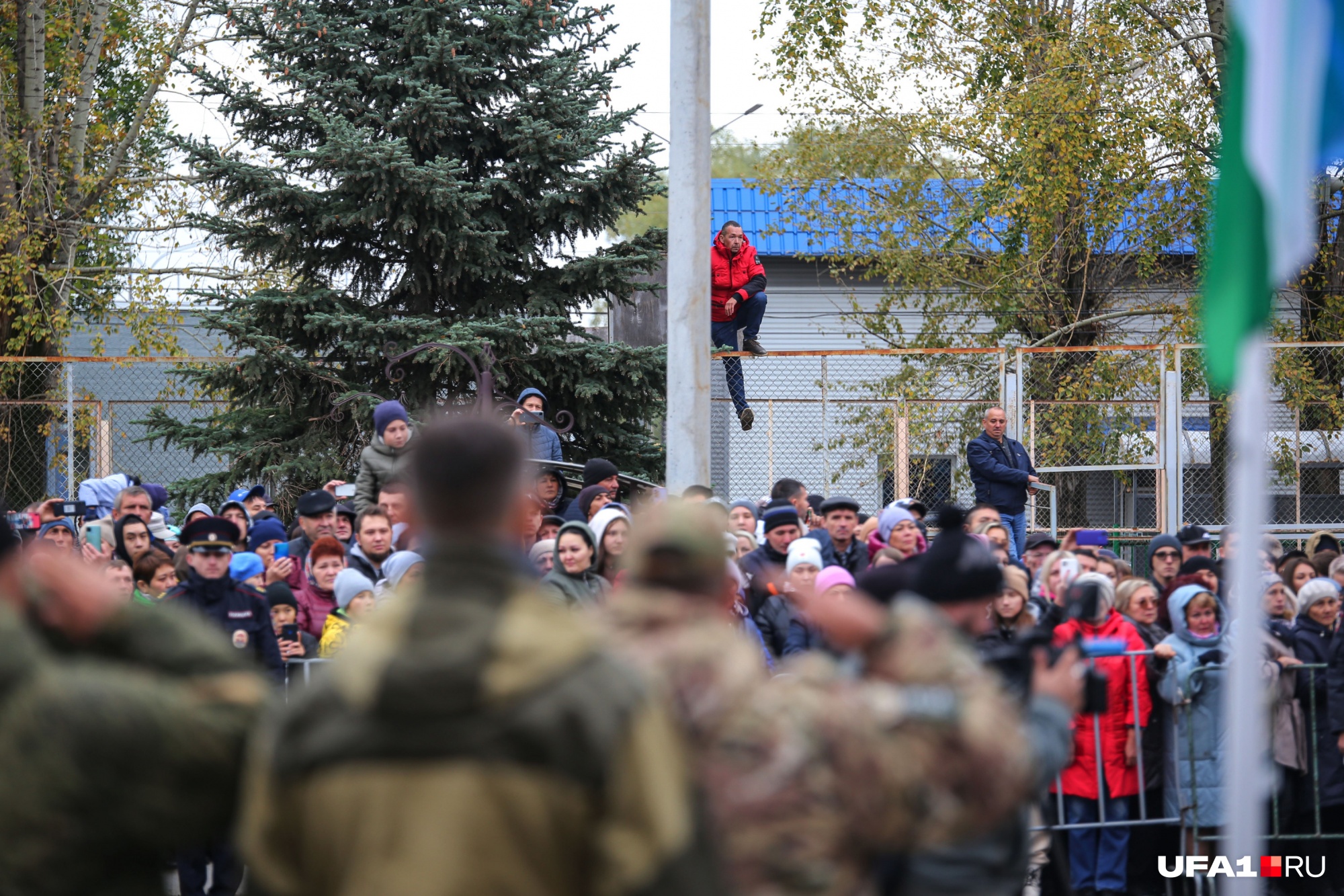 — Спасибо, что вы не в Грузии и не в Казахстане, — с такими словами обратился к мобилизованным военком в Башкирии. Перед этим он припомнил, что многие россияне после 21 сентября уехали из страны