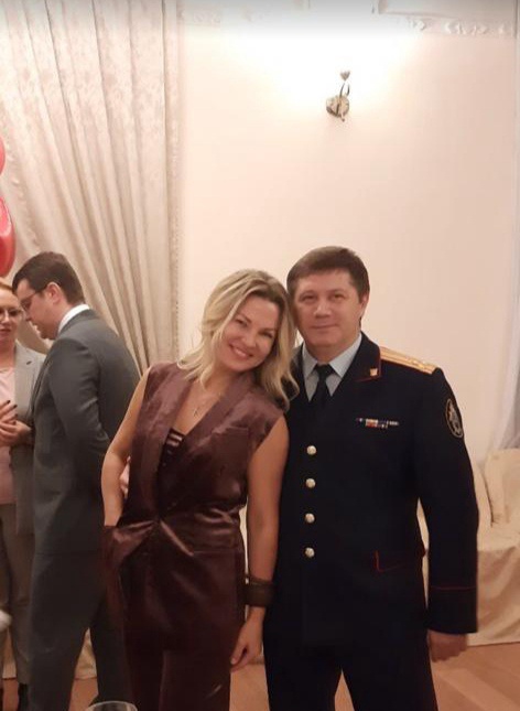 Ольга Сарапульцева: «Для многих следователей он был наставником, и они понимали: если дело ведет Сергей Юрьевич — они раскроют преступление. Следственная удача у него была. Она у него была по жизни» Ольга Сарапульцева: «Для многих следователей он был наставником, и они понимали: если дело ведет Сергей Юрьевич — они раскроют преступление. Следственная удача у него была. Она у него была по жизни»