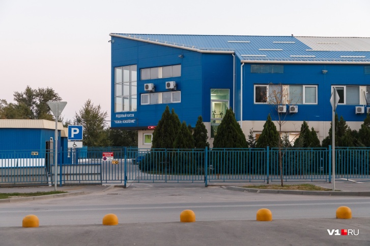 Родители 40 детей собираются покинуть школу вместе с уволенным педагогом Родители 40 детей собираются покинуть школу вместе с уволенным педагогом