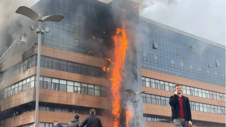 В Москве горит бизнес-центр: в здании есть люди