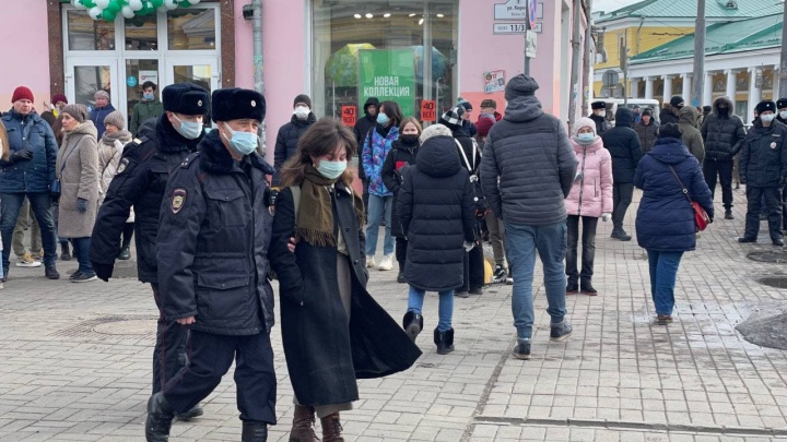 В центре полиция через громкоговорители просила ярославцев не участвовать в акциях протеста