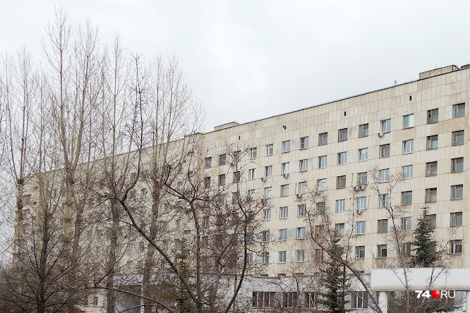 Тело мужчины, лежавшего в палате на 7 этаже, нашли под окнами стационара Тело мужчины, лежавшего в палате на 7 этаже, нашли под окнами стационара