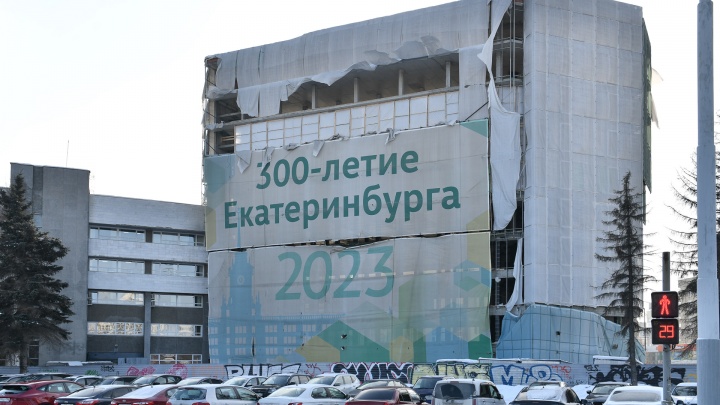 Екатеринбург за занавеской: показываем, что скрывает город под траурной вуалью фальшфасадов