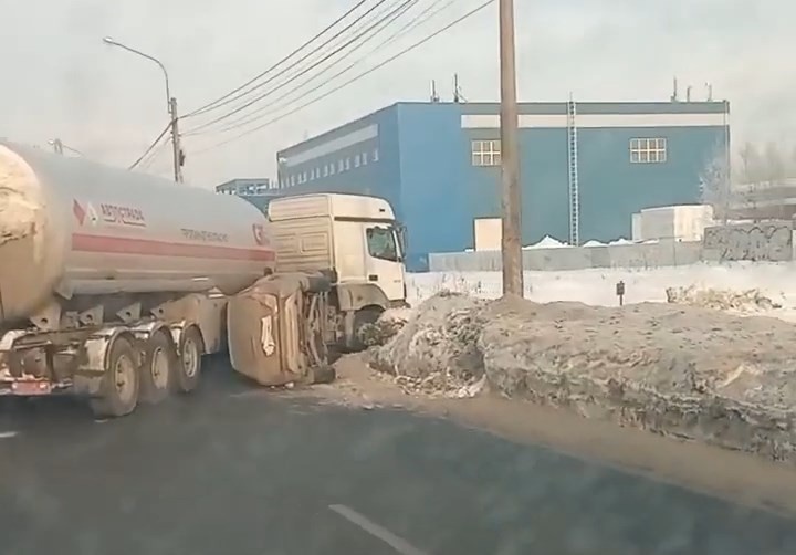 Скриншот видео из группы <a href="https://vk.com/wall-68471405_16342836" class="io-leave-page _" target="_blank">«ДТП и ЧП | Санкт-Петербург»</a>