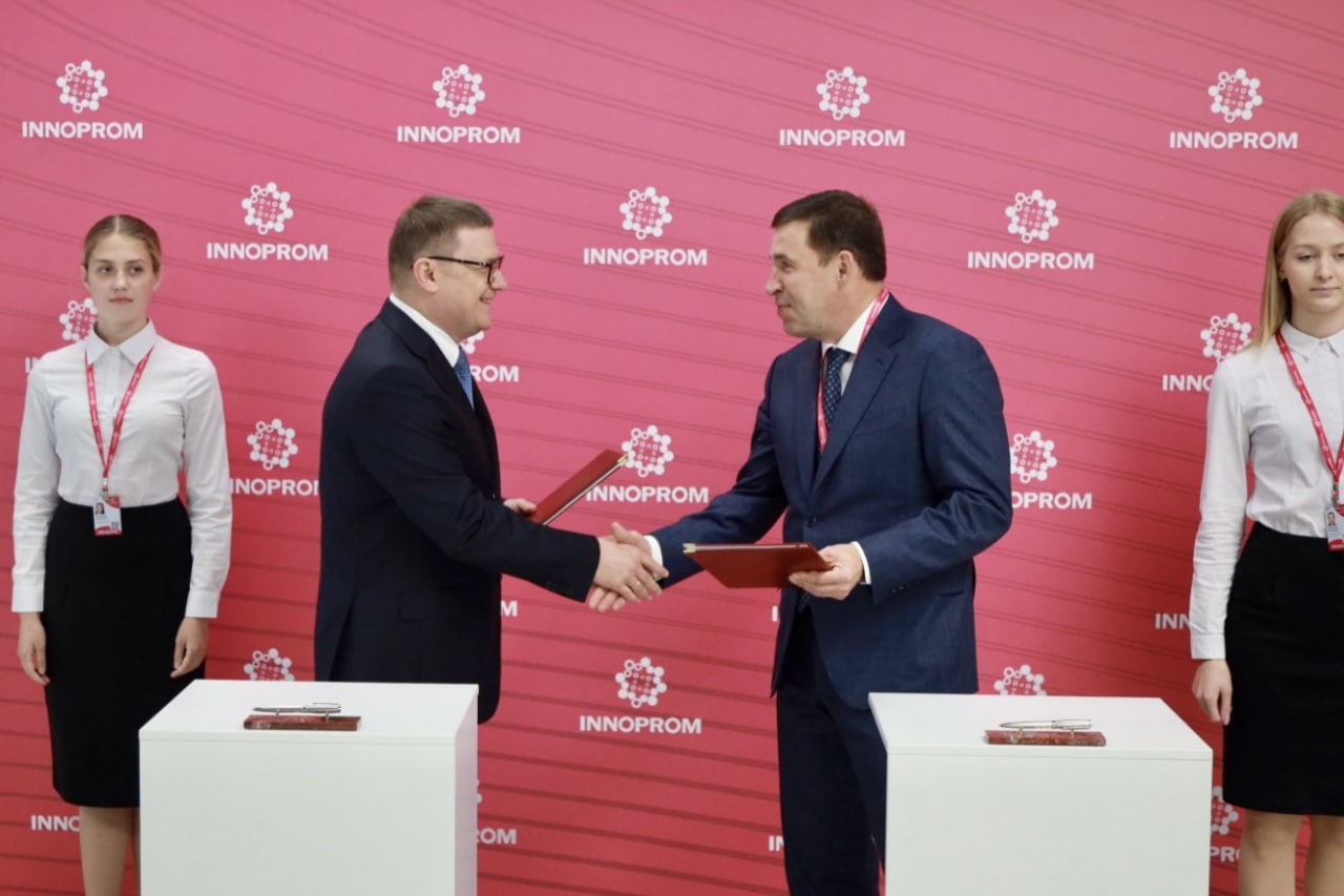 Алексей Текслер подписал соглашение о запуске скорого поезда с губернатором Свердловской области Евгением Куйвашевым Алексей Текслер подписал соглашение о запуске скорого поезда с губернатором Свердловской области Евгением Куйвашевым