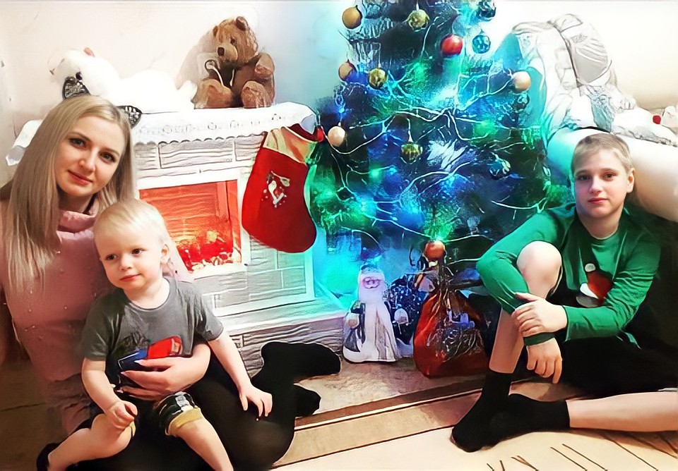 Камин на фото Марина тоже сделала сама, чтобы подарить детям праздничное настроение Камин на фото Марина тоже сделала сама, чтобы подарить детям праздничное настроение