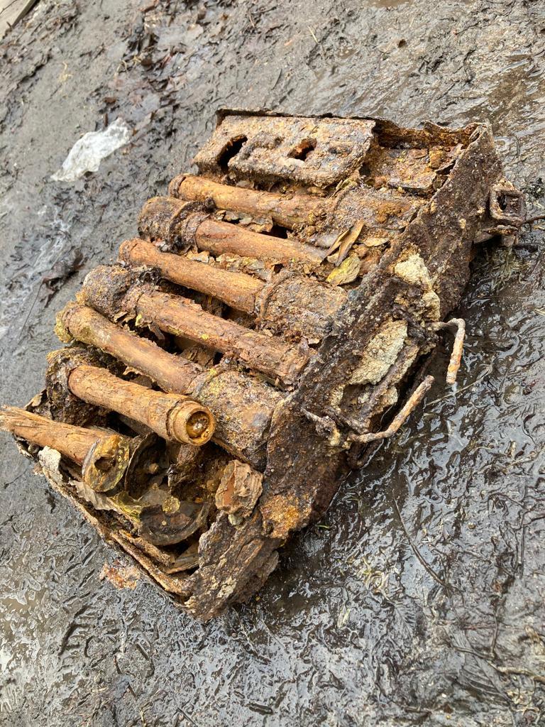 Ящик ржавых «колотушек» времен войны нашли у очистных в Шлиссельбурге