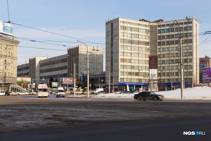 Жители города не хотят, чтобы с площади прогоняли бабушек Жители города не хотят, чтобы с площади прогоняли бабушек