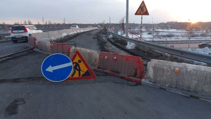 В Челябинске ограничили движение по мосту на Троицком тракте