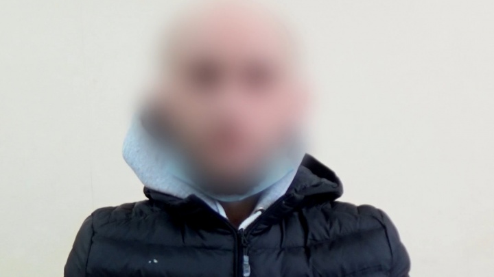 «Напал с ножом на девушку и закрыл ей рот»: в Ярославле поймали мужчину, ограбившего пункт выдачи микрозаймов