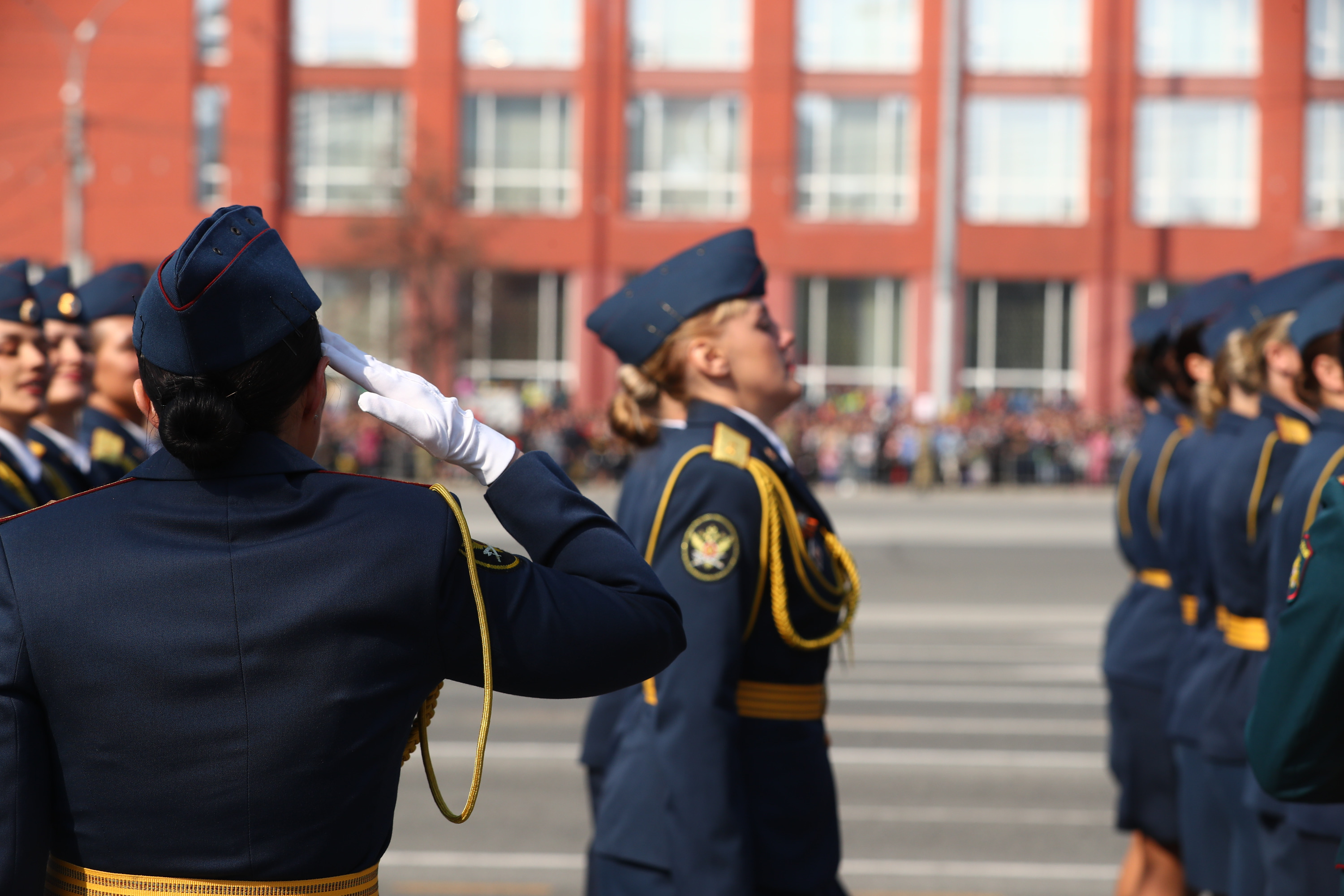 Помимо военных, в параде принимают участие представители ГУФСИН, транспортной прокуратуры и других ведомств