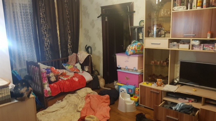 В Тольятти в подъезде женщина нашла голую дочку своих соседей