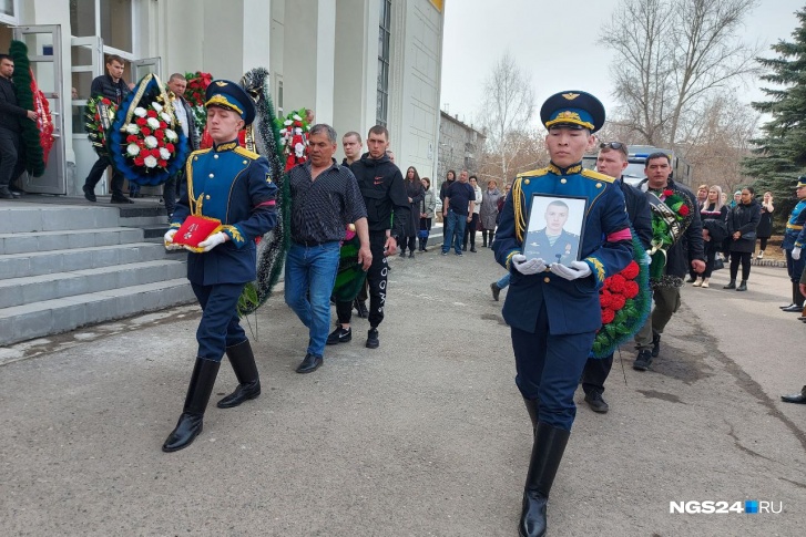 Солдат погиб под Мариуполем в начале апреля Солдат погиб под Мариуполем в начале апреля