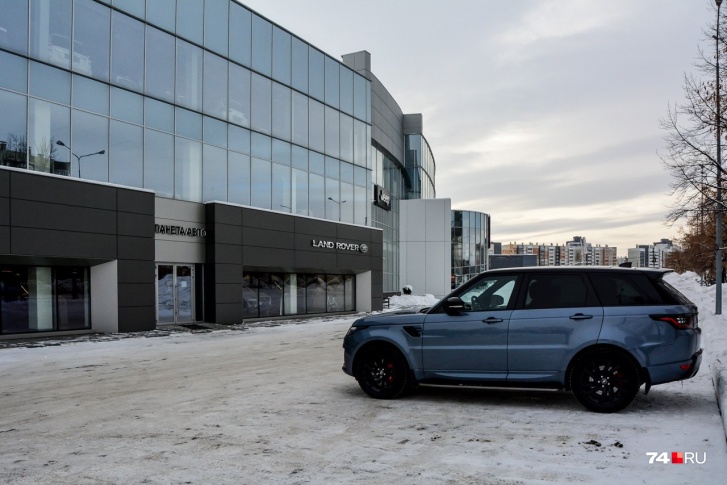 Land Rover объявил о приостановке отгрузки машин российским дилерам