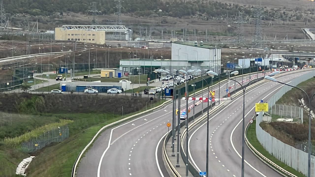 Автомобильное движение по Крымскому мосту пока не открыто (Видео)