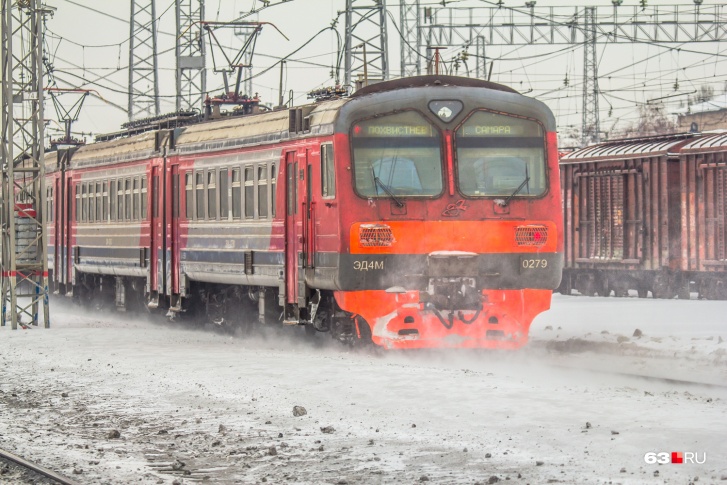Поезду нужно несколько минут, чтобы полностью остановиться Поезду нужно несколько минут, чтобы полностью остановиться