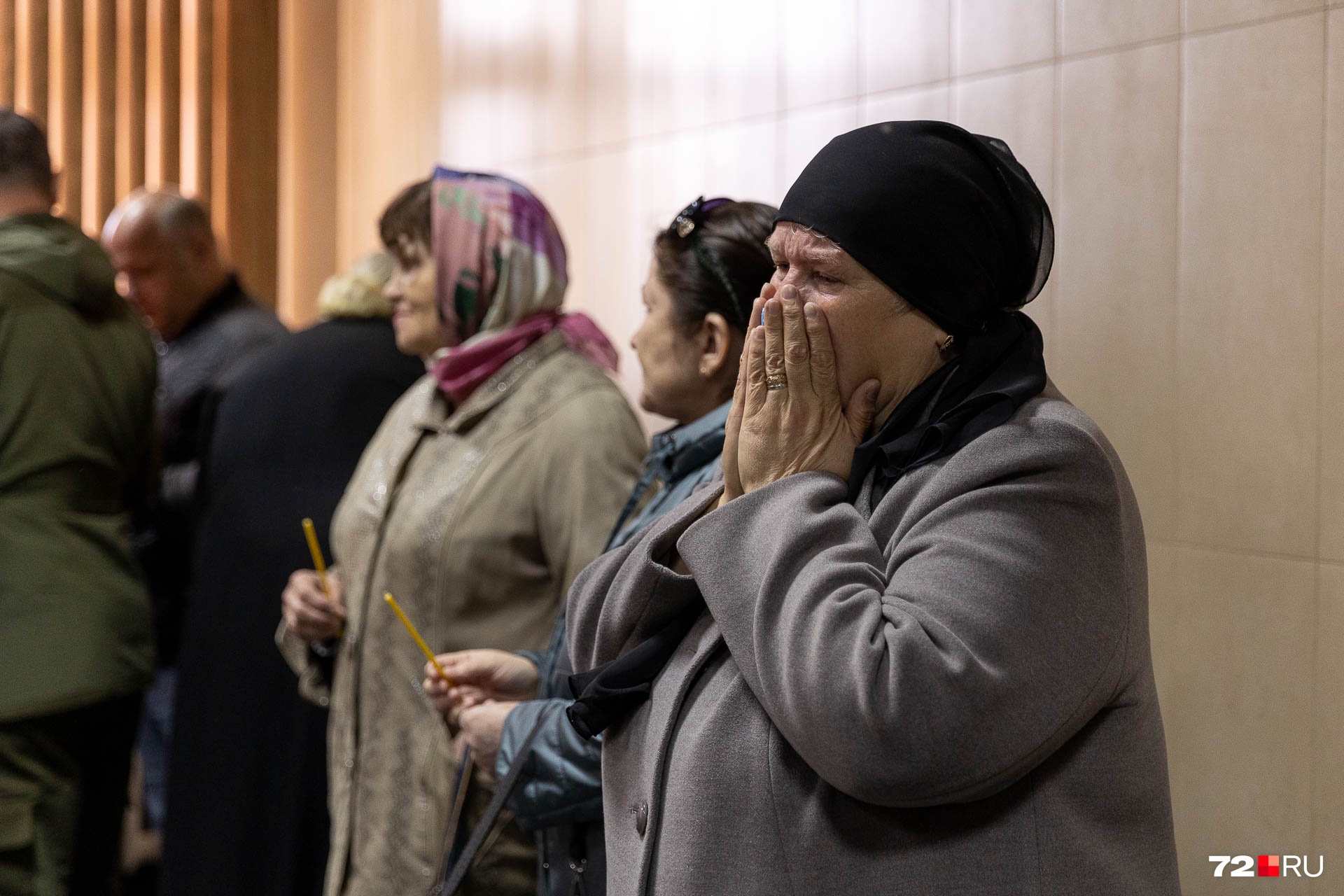 Мать Сергея Сидорова похоронила мужа два года назад, 23 мая она простилась и со своим сыном Мать Сергея Сидорова похоронила мужа два года назад, 23 мая она простилась и со своим сыном