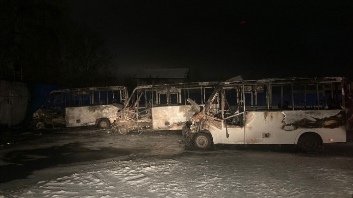 Ночью сгорели три муниципальные маршрутки