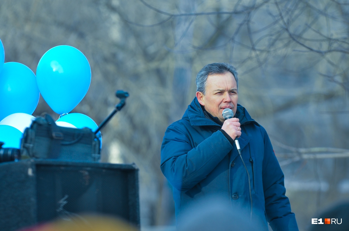 Олег Хабибуллин активно участвовал в политике, он был депутатом гордумы, а в 2008 году занял второе место на выборах мэра Екатеринбурга Олег Хабибуллин активно участвовал в политике, он был депутатом гордумы, а в 2008 году занял второе место на выборах мэра Екатеринбурга