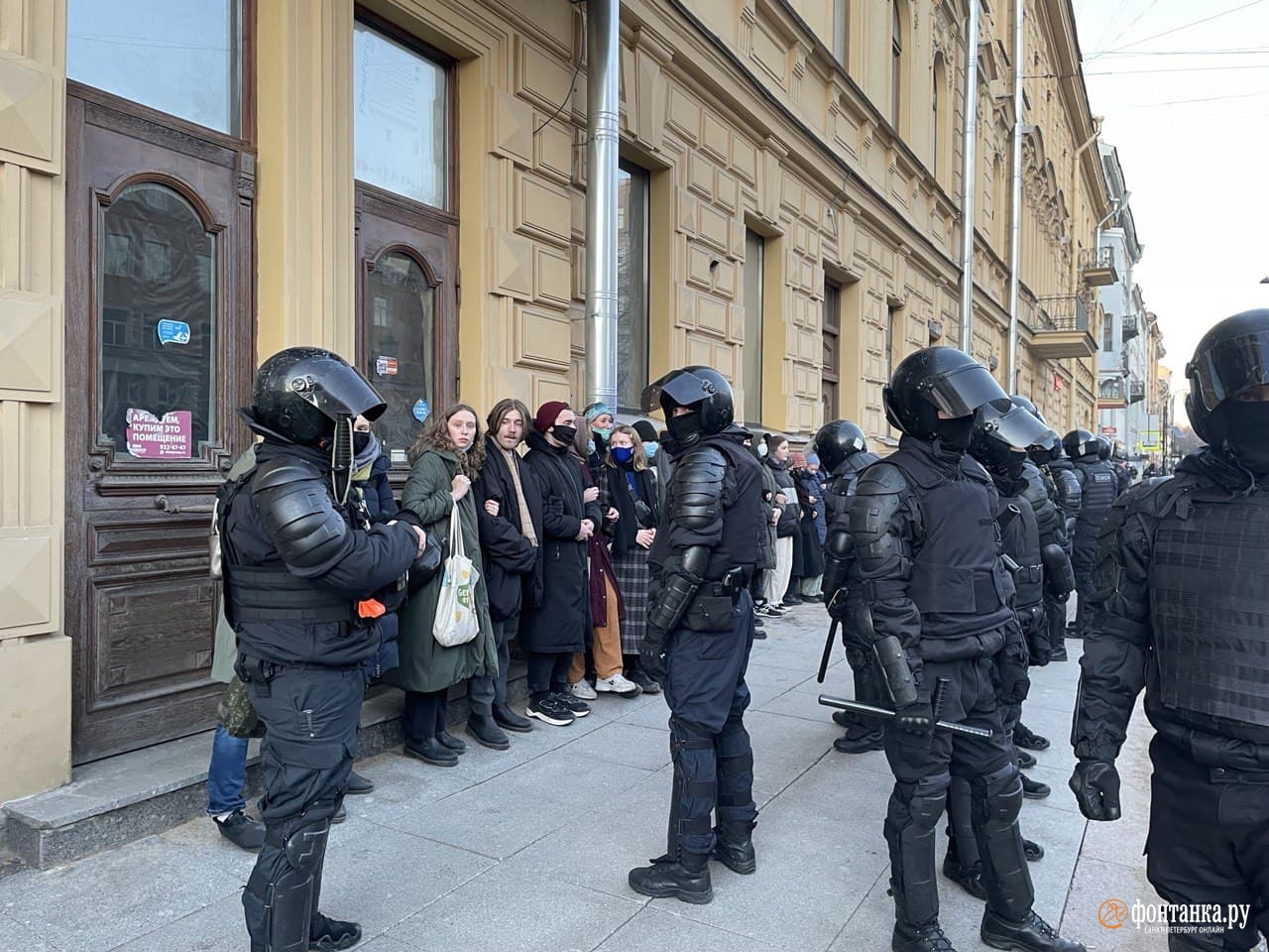 Петербург 4 дня. Митингующие против войны. Антивоенная фотография. Питер против войны. Антивоенные фото.