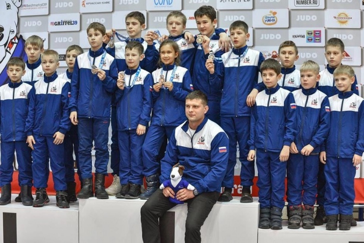 Павел Атажанов тренирует детские команды по дзюдо