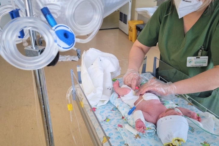 Свердловские врачи теперь могут проводить процедуру искусственного очищения крови младенцам с экстремально низкой массой тела