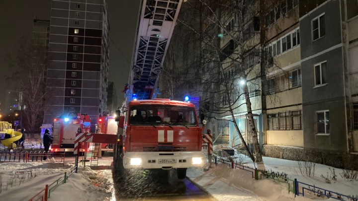 Силовики раскрыли детали страшного пожара на Юго-Западе, в котором погибла женщина, выпрыгнув с 12-го этажа